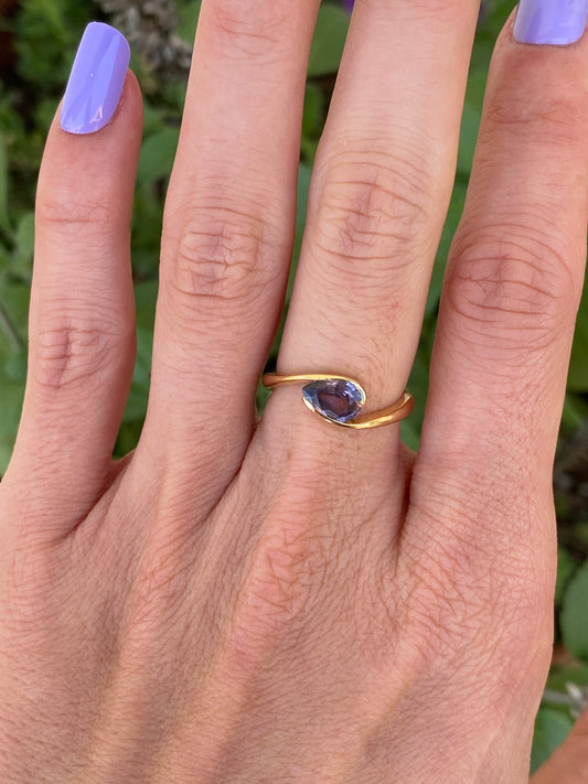 Ollie : 14k wavy dark purple pear spinel ring size 5