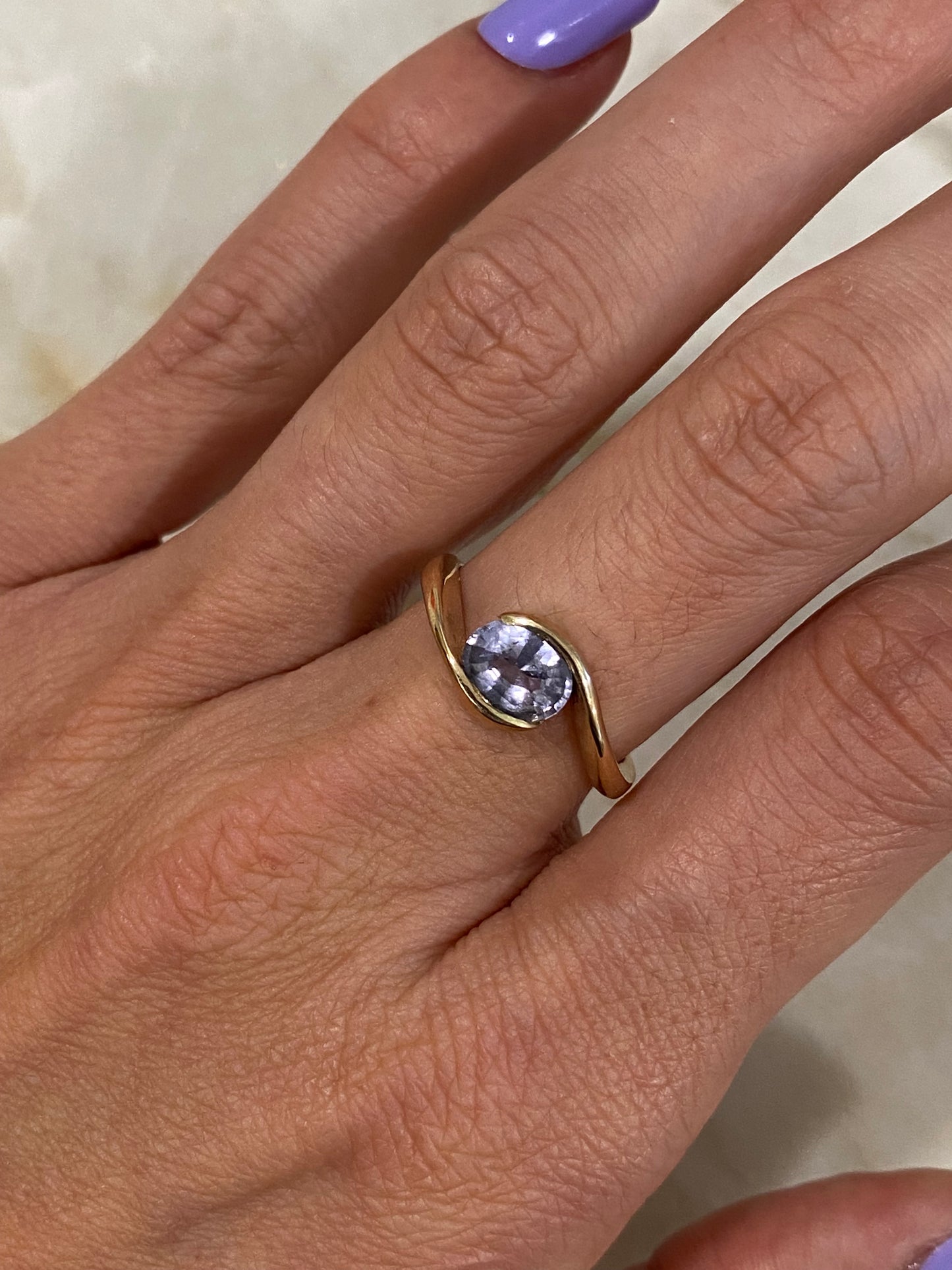 Ollie : 14k Gold Wavy Light Gray Purple Oval Spinel Ring