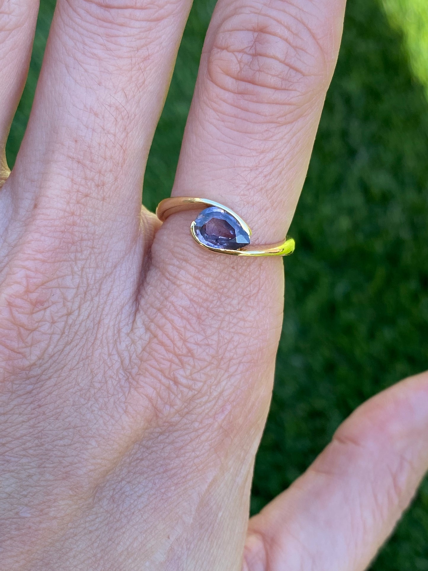 Ollie : 14k wavy dark purple pear spinel ring size 5