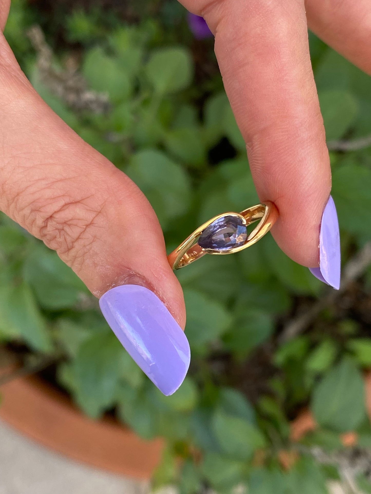 Ollie : 14k wavy dark purple pear spinel ring size 5